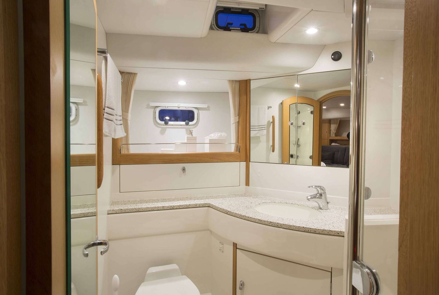 yacht-550387