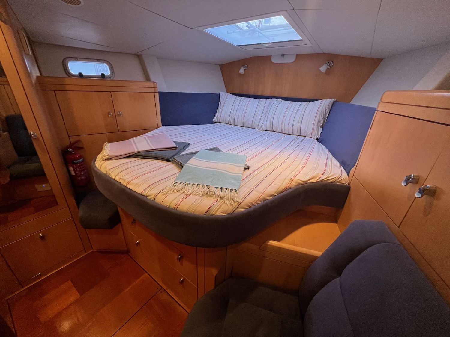 yacht-550371