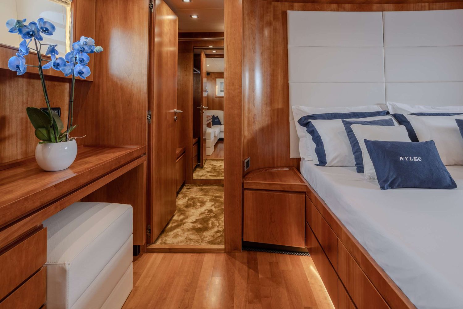 yacht-550196