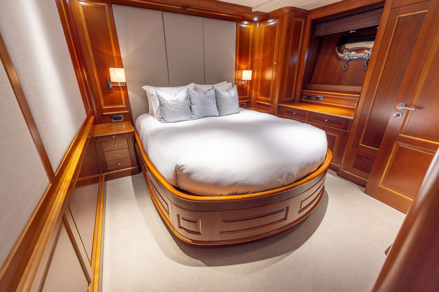 yacht-550783