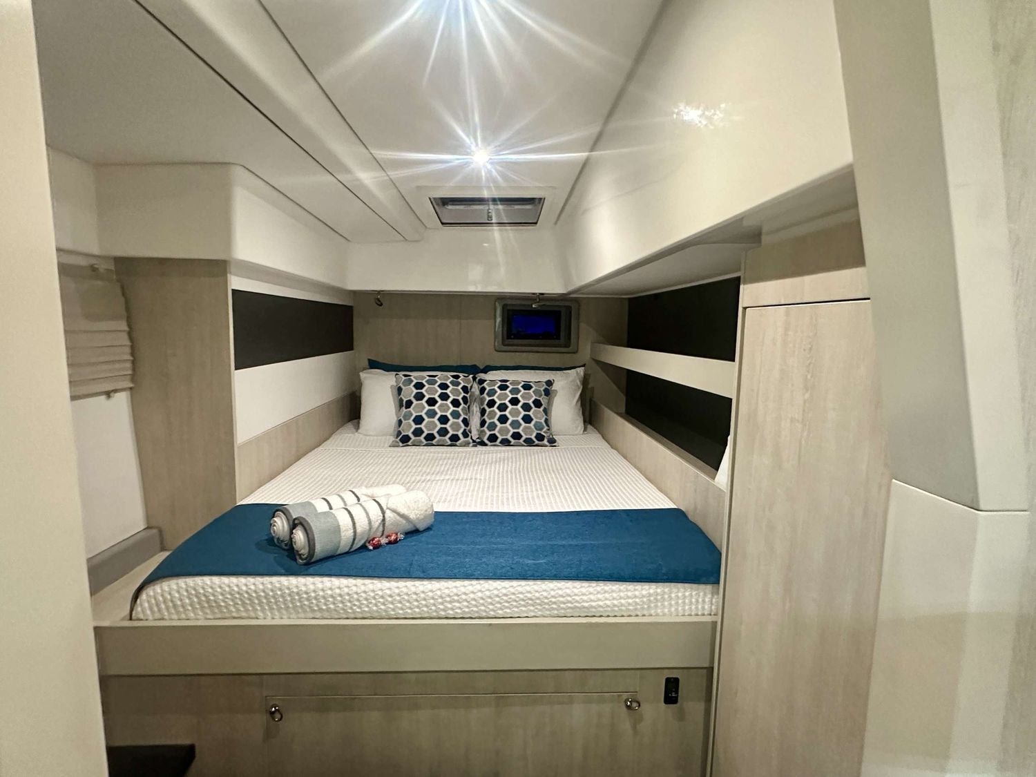 yacht-550647