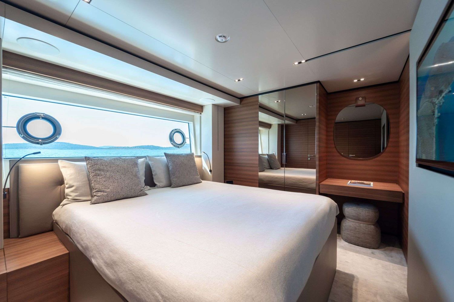 yacht-550237