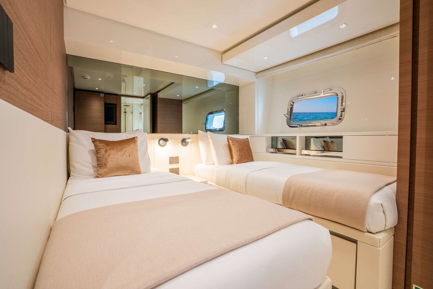yacht-550277