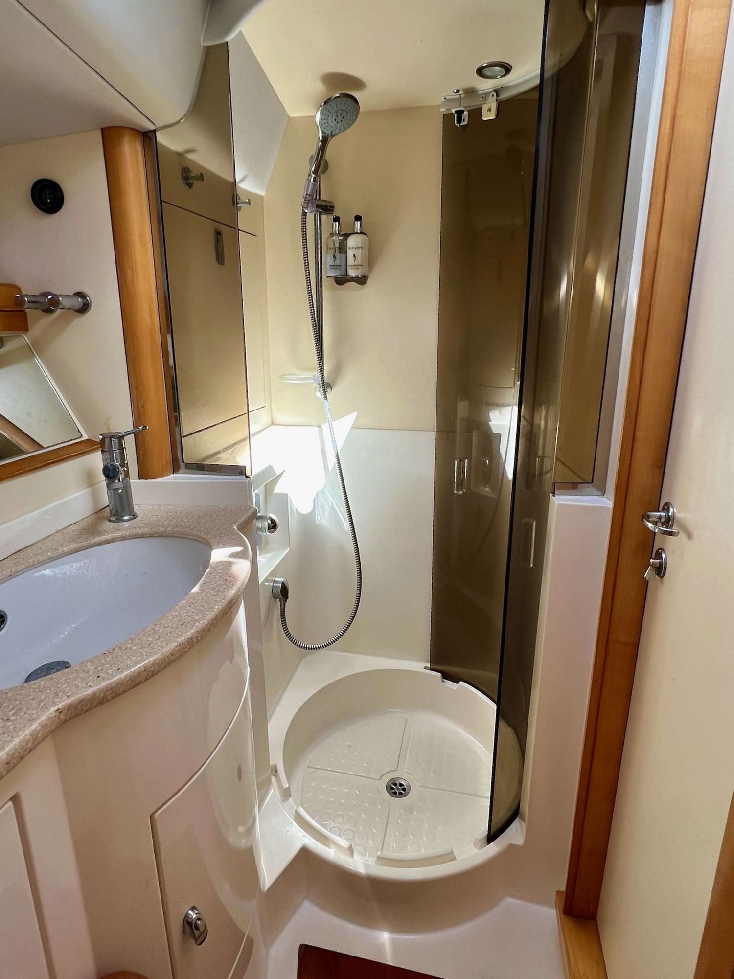 yacht-550372