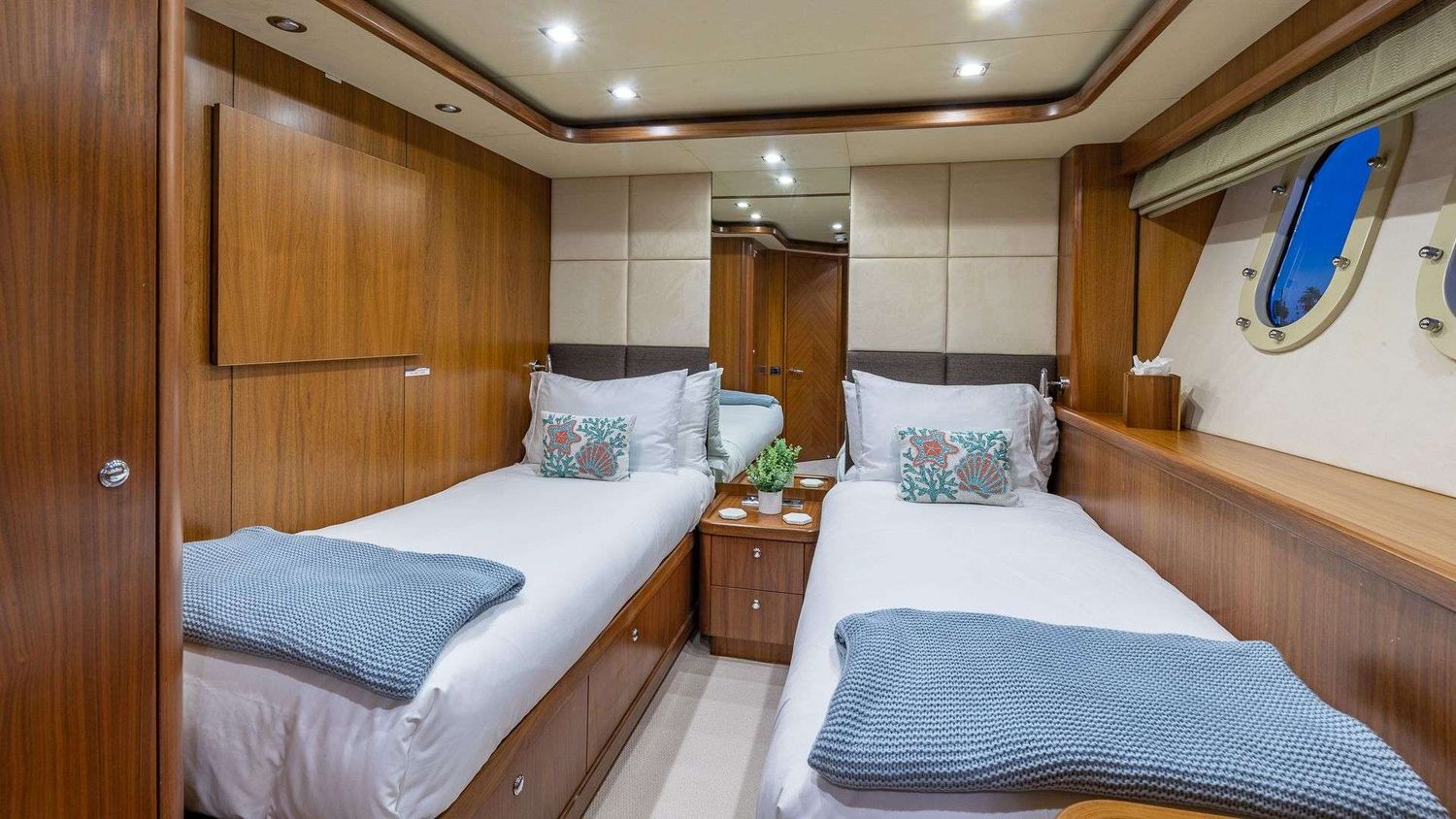 yacht-550799