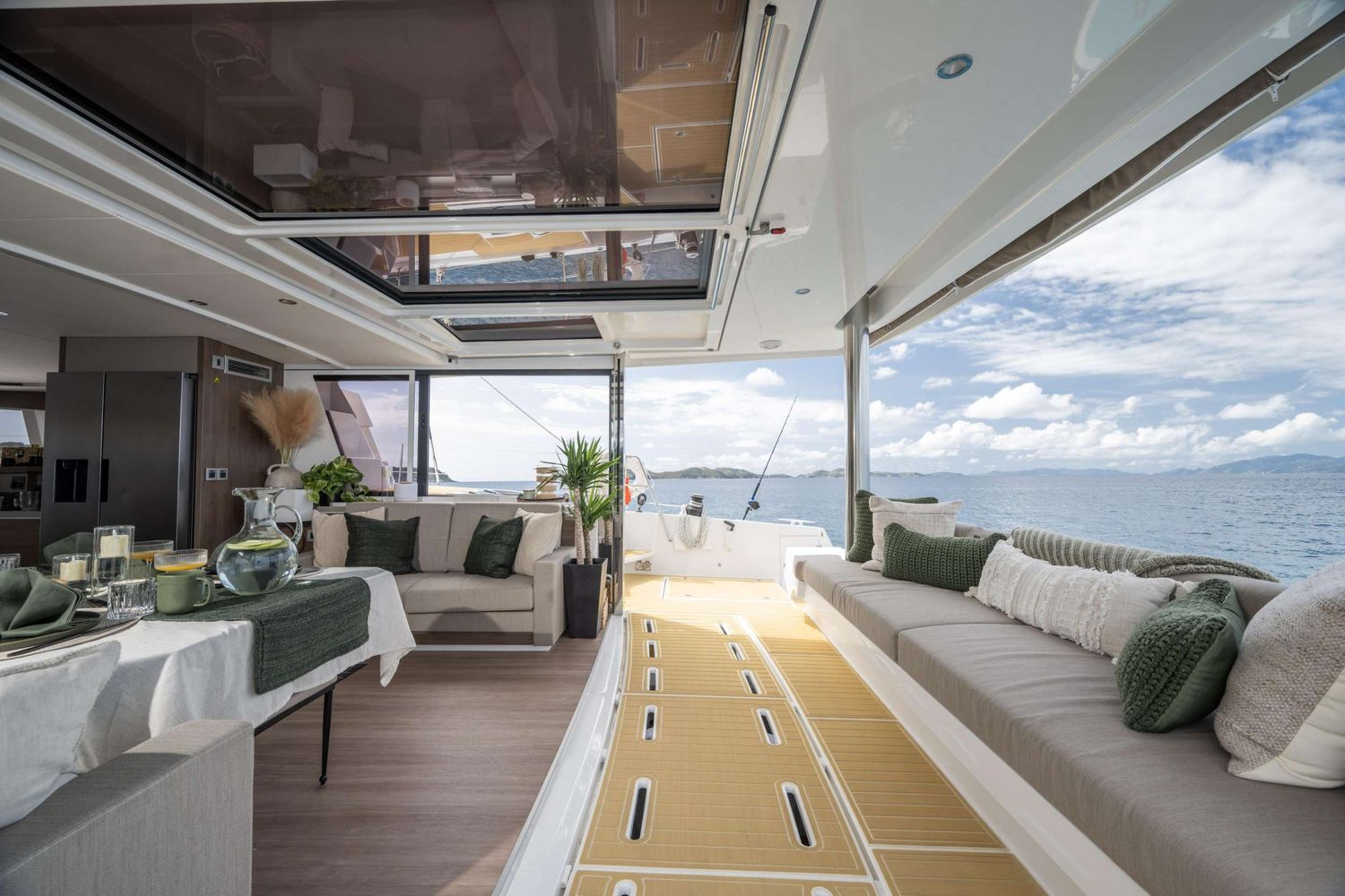 yacht-550578
