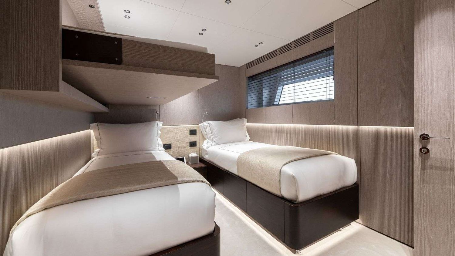 yacht-549878