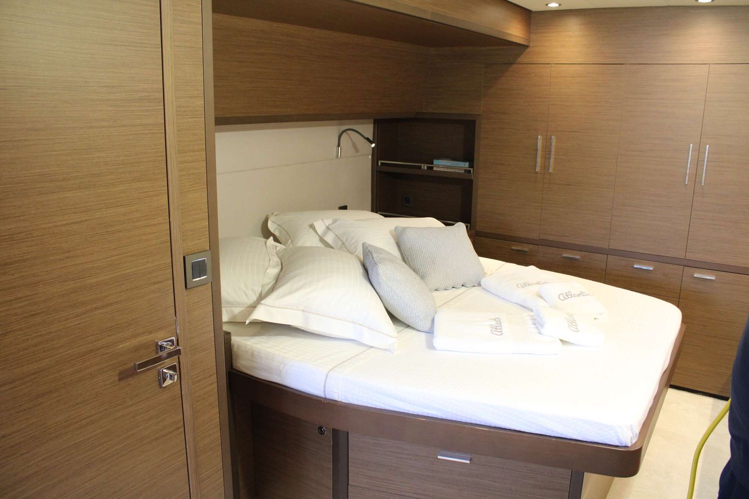 yacht-551387